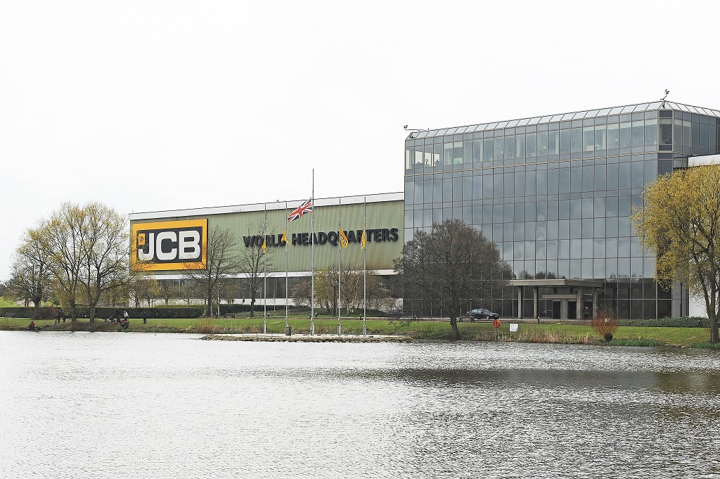 沉重悼念！JCB降半旗致敬愛丁堡公爵