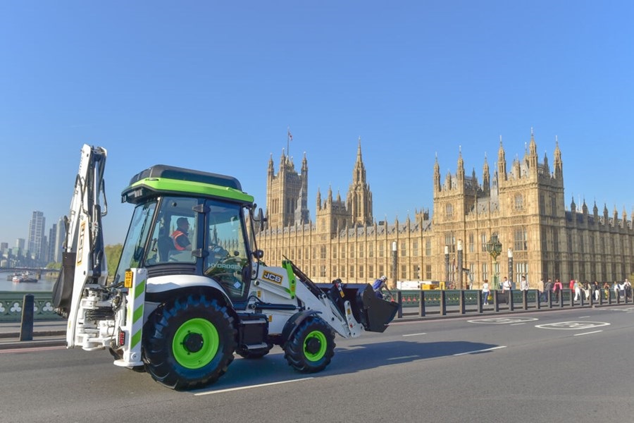 歷史性突破！JCB氫能挖掘裝載機獲準在英國道路行駛