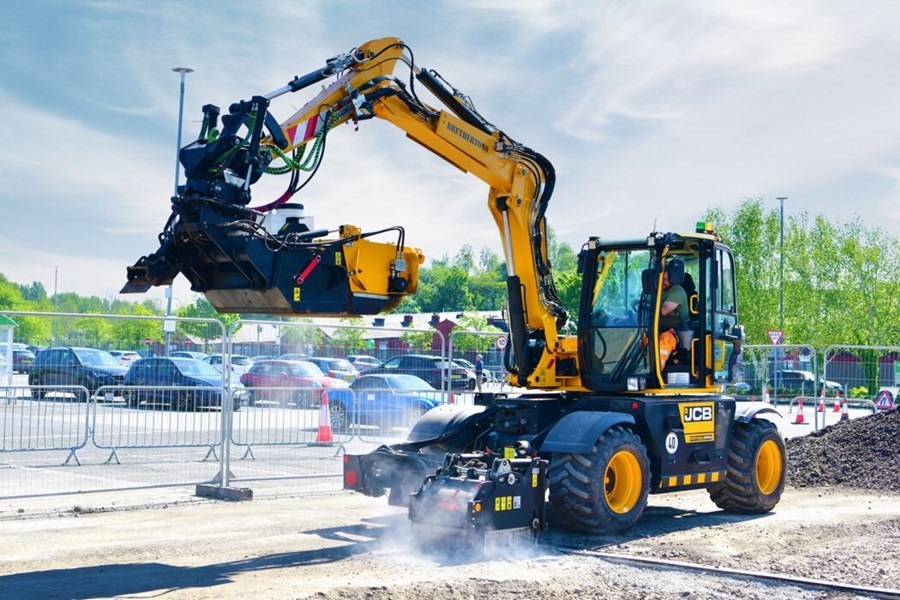 拓！JCB Pothole助客戶贏得道路維護新業(yè)務(wù)！